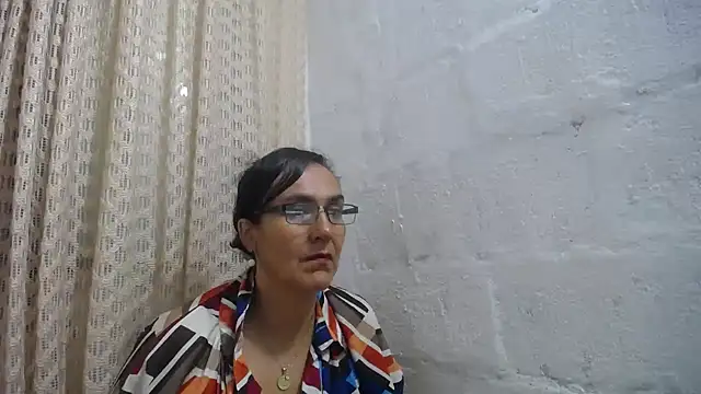 gabbyparker  online show from April 15, 2026, 9:37 am