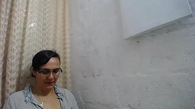 gabbyparker  online show from December 16, 2025, 10:08 am