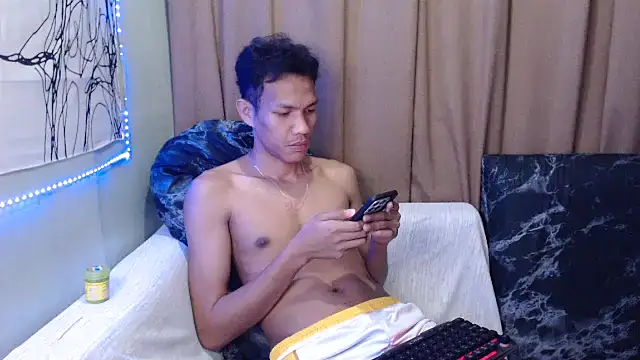 fantasy davidxx online show from November 11, 2025, 3:07 pm