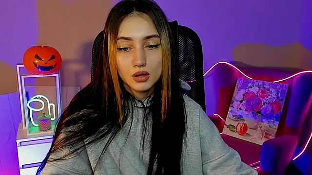 olivianorton online show from October 27, 2025, 3:35 pm