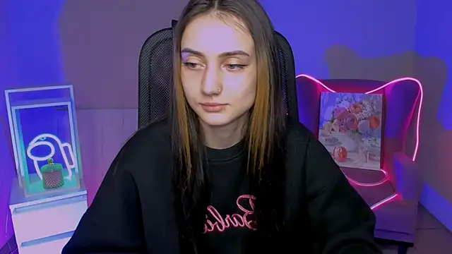 olivianorton online show from November 5, 2025, 1:14 pm