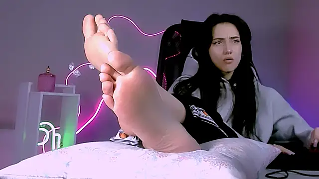 olivianorton online show from March 1, 2026, 1:44 pm