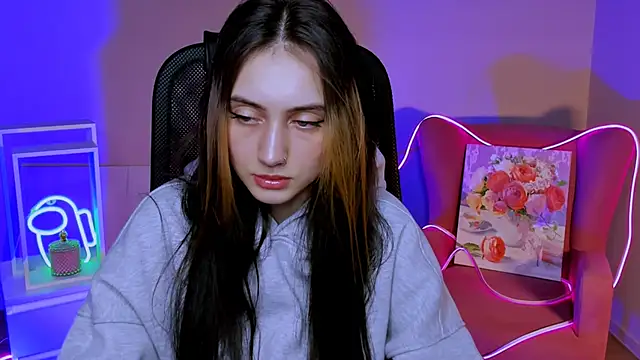 olivianorton online show from November 12, 2025, 3:49 pm