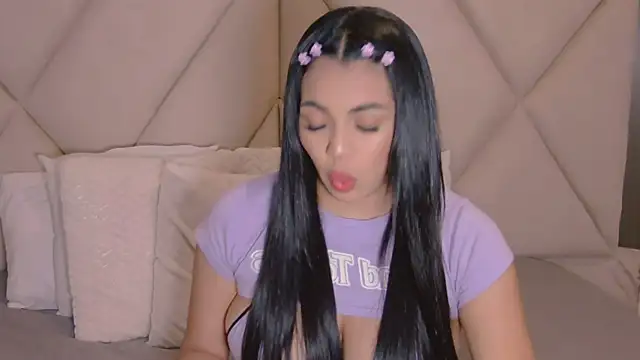 CharlotteeBrownn online show from March 26, 2026, 4:00 am