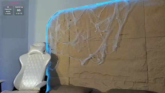 RenataLeclair online show from October 30, 2025, 4:04 pm