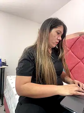 emma hot2006 online show from November 7, 2025, 6:34 pm