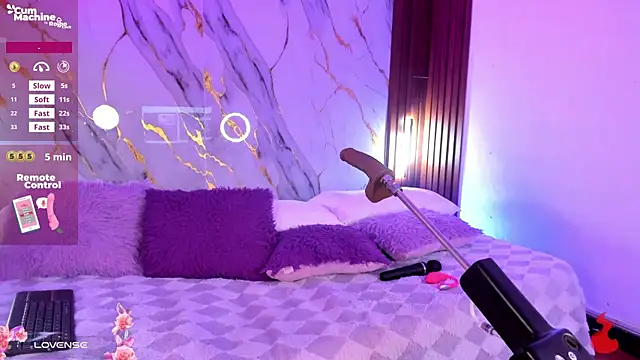 Emmiicute online show from April 13, 2026, 8:35 pm