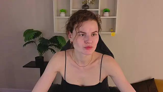 Wanda Gomez online show from April 15, 2026, 1:37 pm