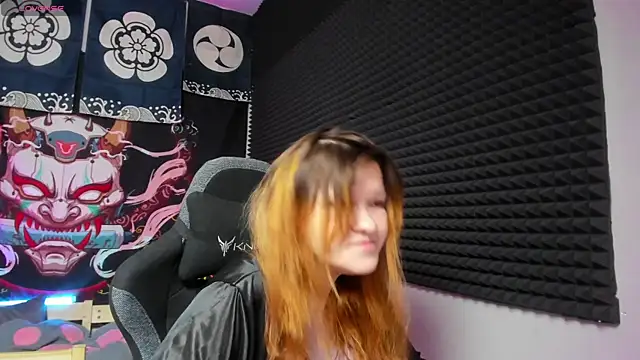 Nora lovvvv online show from October 25, 2025, 10:14 am