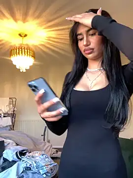 itsyourgirltee online show from April 21, 2026, 6:47 pm