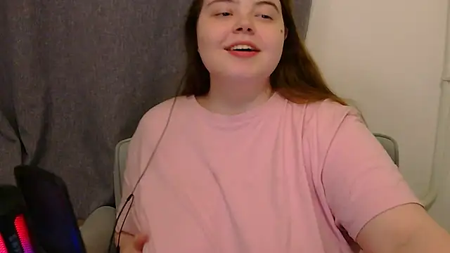 brattyprincessemma online show from October 28, 2025, 7:24 pm