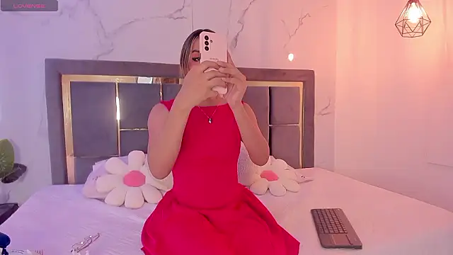 Doll Isa  online show from February 8, 2026, 3:26 am