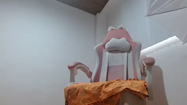 Crystal Star  online show from December 16, 2025, 11:25 am