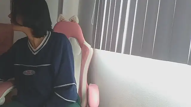 Crystal Star  online show from October 21, 2025, 5:01 pm