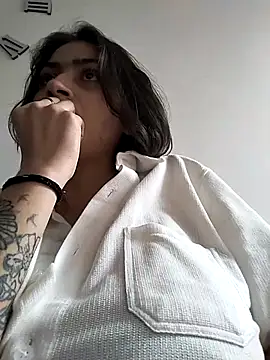 Crystal Star  online show from November 27, 2025, 6:41 pm