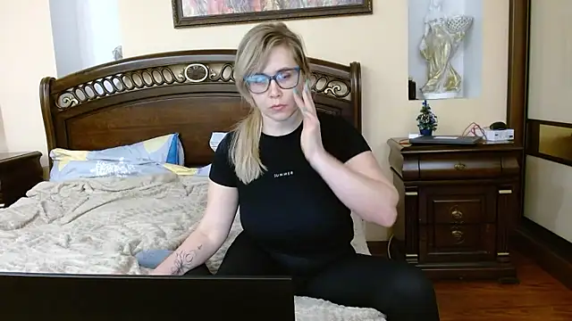 Crystal00Girl online show from January 5, 2026, 8:34 pm