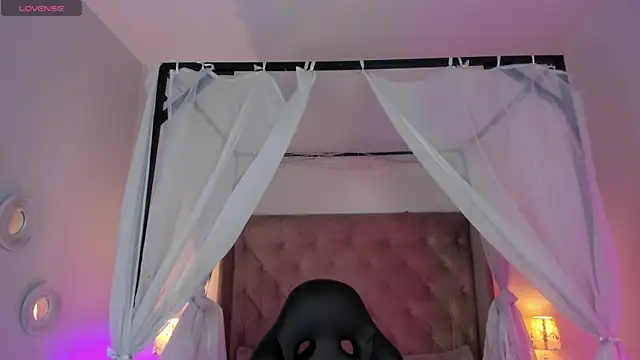 dreamleah  online show from July 15, 2026, 11:12 pm