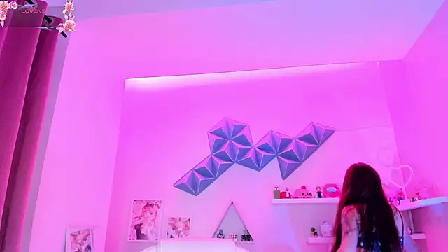 dreamleah  online show from July 4, 2026, 11:42 pm