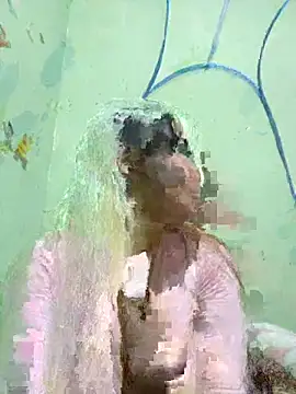 Snapshot of QueenLink chatting on October 2, 2025, 10:35 pm QueenLink online show from October 2, 2025, 10:35 pm