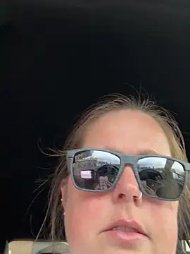 hornykitty1210 online show from November 5, 2025, 8:12 pm