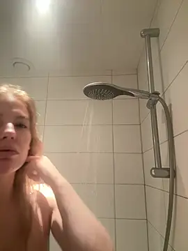 Chloemillerrxx online show from January 13, 2026, 2:43 pm