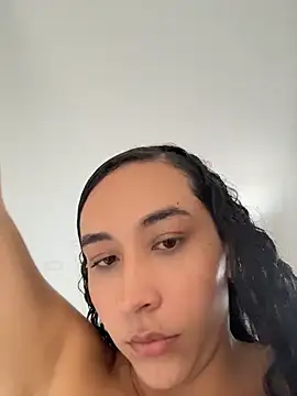 alehia cute online show from June 12, 2026, 9:56 pm