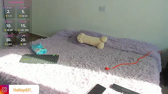 HaileyDuke online show from December 4, 2025, 1:21 pm