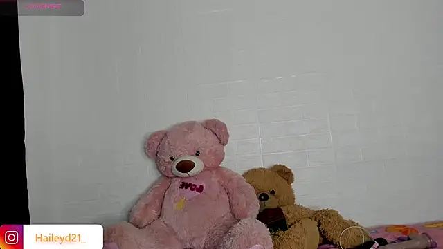 HaileyDuke online show from April 12, 2026, 12:36 am