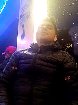 Snapshot of Ffeenniizz chatting on April 13, 2026, 7:12 am Ffeenniizz online show from April 13, 2026, 7:12 am