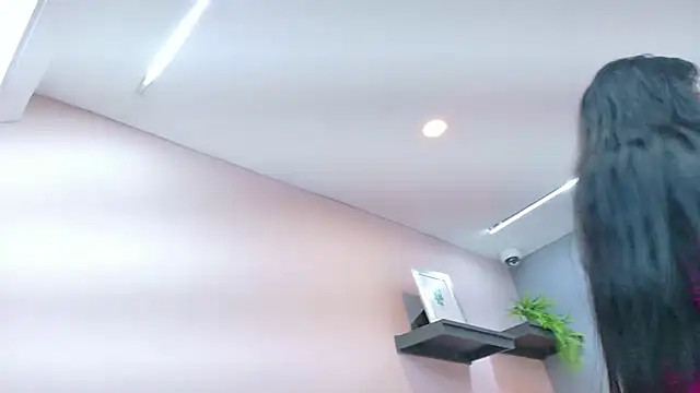 Camila Hill  online show from January 13, 2026, 1:15 pm