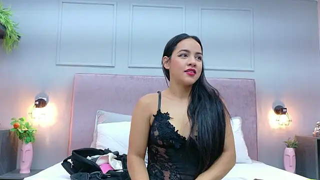 Camila Hill  online show from January 7, 2026, 1:16 pm