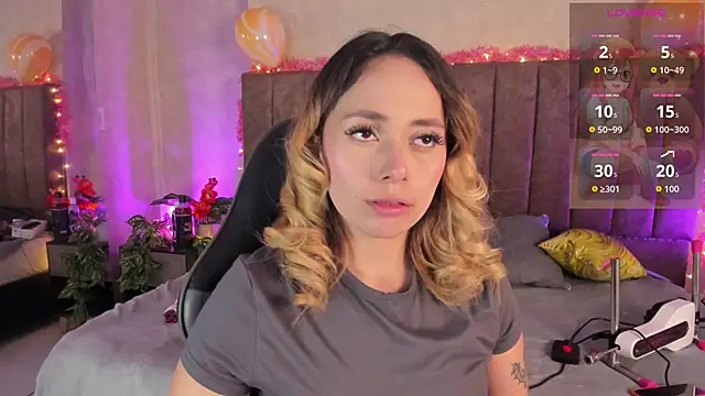 LanaMills  online show from June 6, 2026, 5:01 am