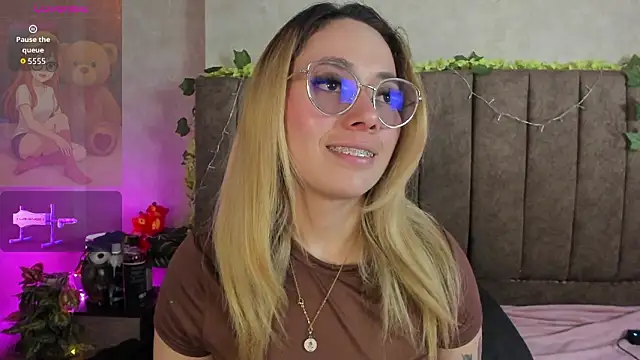 LanaMills  online show from March 2, 2026, 7:15 am