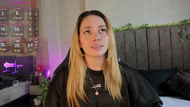 LanaMills  online show from February 4, 2026, 5:02 am