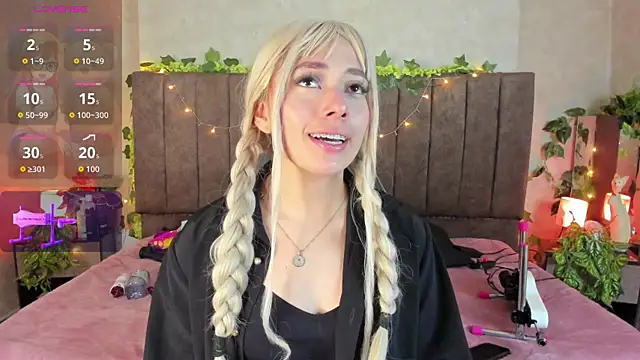 LanaMills  online show from April 5, 2026, 4:41 am