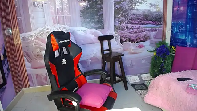 Snapshot of Layla-Watson chatting on October 1, 2025, 12:20 pm Layla-Watson online show from October 1, 2025, 12:20 pm