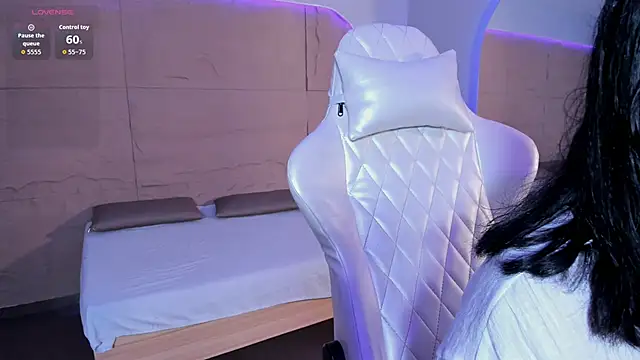 HannahMontgomery online show from December 3, 2025, 4:17 pm