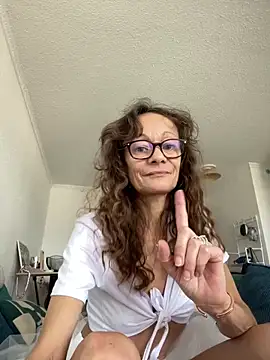 Chris06d22xh online show from November 15, 2025, 1:04 pm