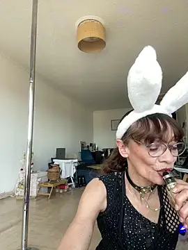 Chris06d22xh online show from April 5, 2026, 2:13 pm