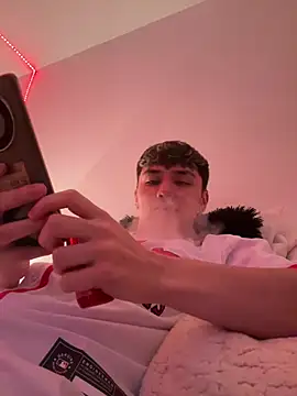 Snapshot of mathias_18 chatting on April 7, 2026, 2:02 am mathias 18 online show from April 7, 2026, 2:02 am