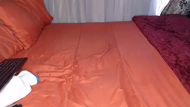 Lunalee online show from July 21, 2026, 8:04 am