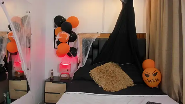 GiorgineTaylor online show from October 27, 2025, 11:11 am