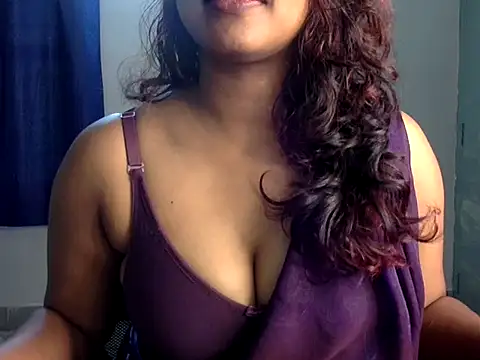 Hot-Honey20 online show from October 20, 2025, 7:42 am