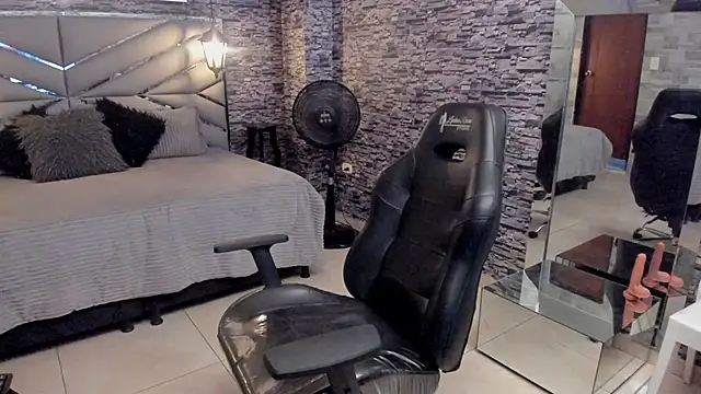 BellyBigBoobs online show from October 31, 2025, 7:21 pm