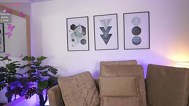 MilaCrave online show from September 12, 2025, 11:43 am