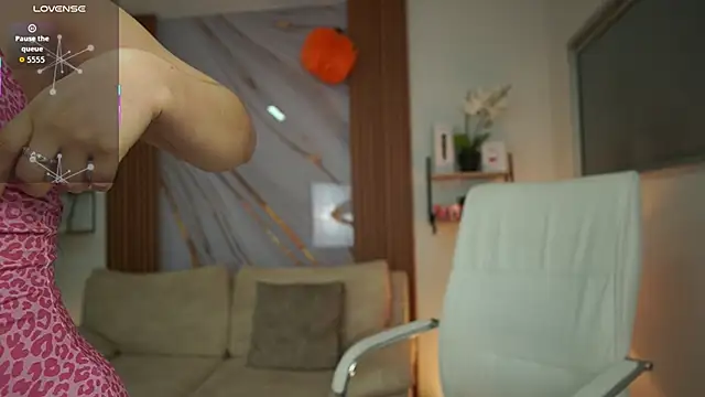 MilaCrave online show from October 29, 2025, 11:31 am