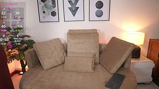 MilaCrave online show from September 25, 2025, 11:38 am