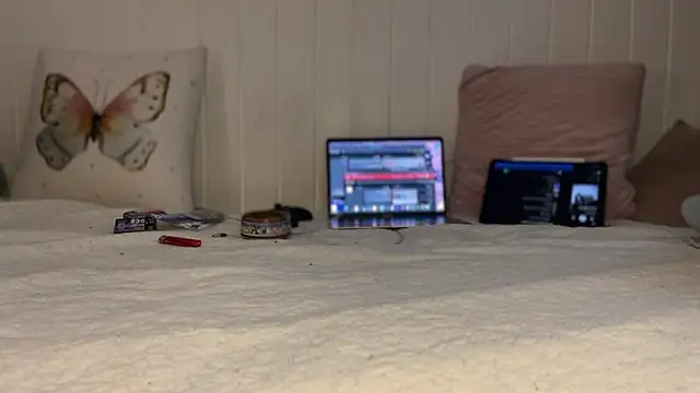 Snapshot of lau_laulu chatting on November 1, 2025, 12:06 am lau laulu online show from November 1, 2025, 12:06 am