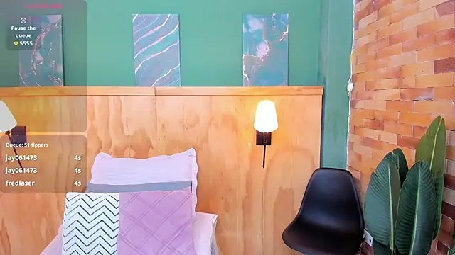 halleylorens online show from March 11, 2026, 7:08 pm