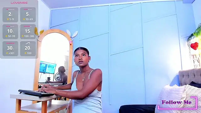 halleylorens online show from February 9, 2026, 7:34 pm